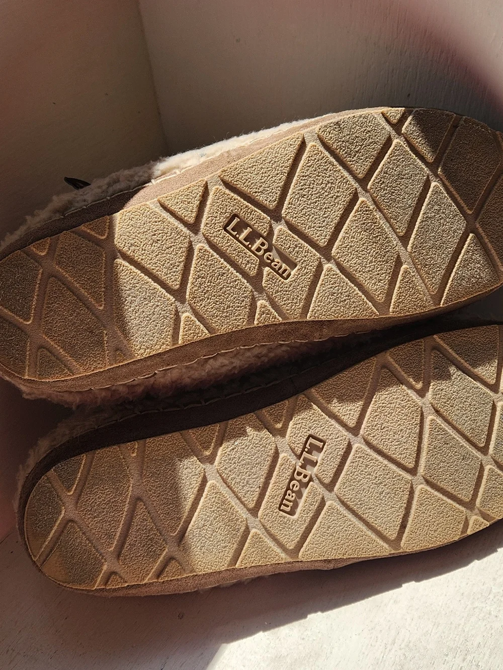 L. L. Bean Cozy Sherpa Slip-On Shoes in Cream Size 9 But Fits 8 READ BELOW